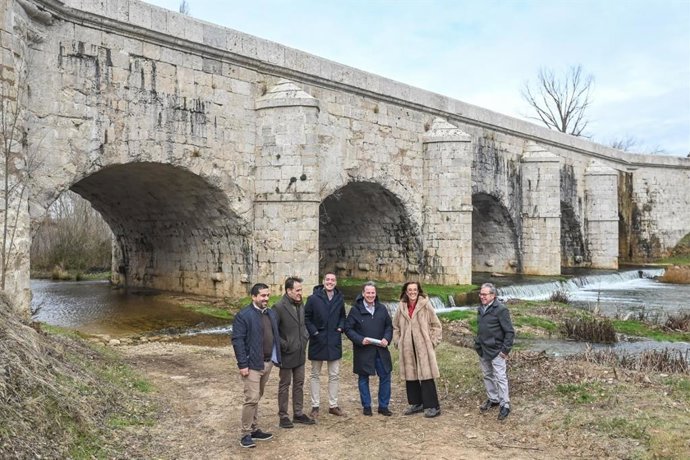 Los presidentes de las diputaciones de Burgos, Palencia y Valladolid en la visita a las obras del acueducto de Abánades.