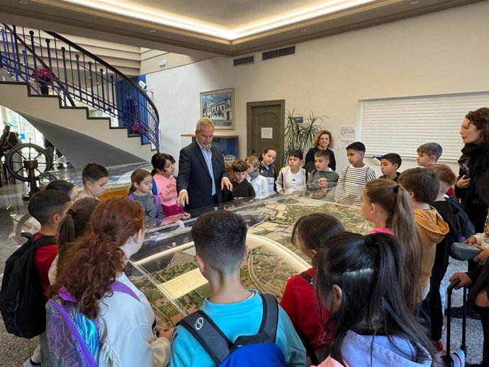 El puerto de Motril celebra por su 20 aniversario una actividad educativa con el Colegio Ave María Varadero