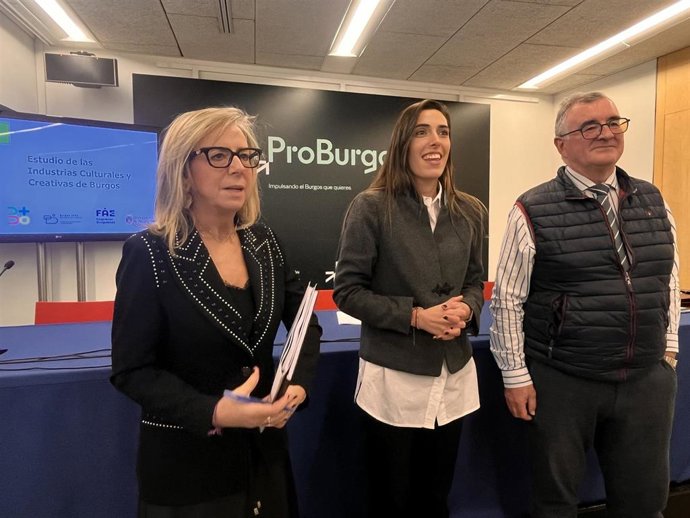 La secretaria de FAE Burgos, Emiliana Molero; la presidenta de Pro Burgos, Andrea Ballesteros; y el profesor de la Universidad de Burgos, Pablo Arranz.