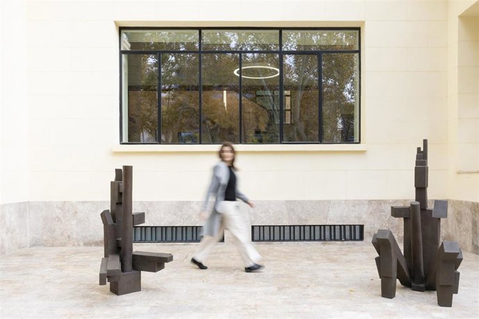 Presentación de ‘Rebrot. Obras del IVAM en la UV’. Un proyecto que acerca las obras del IVAM a los tres campus de la Universitat de València.