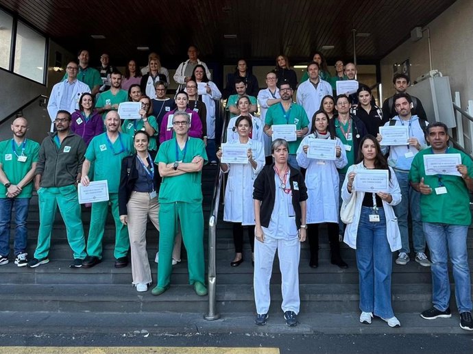 Trabajadores en servicios mínimos se concentran en el Hospital de La Candelaria en protesta por el nuevo Estatuto Marco