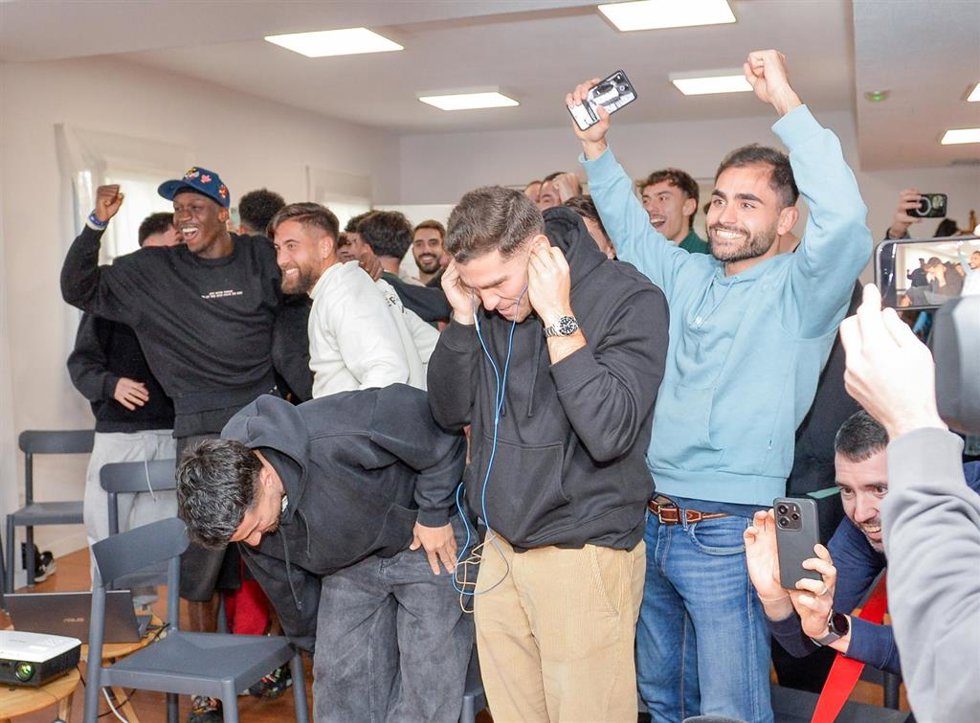 Los jugadores del CD Guadalajara celebrando su emparejamiento en la Copa del Rey con el FC Barcelona.