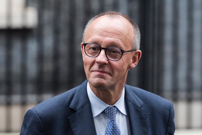 8 de dezembro de 2025, Londres, Inglaterra, Reino Unido: O chanceler alemão FRIEDRICH MERZ deixa o 10 Downing Street após uma reunião com o presidente da França, Emmanuel Macron, o presidente da Ucrânia, Volodymyr Zelenskyy, e o primeiro-ministro britânic