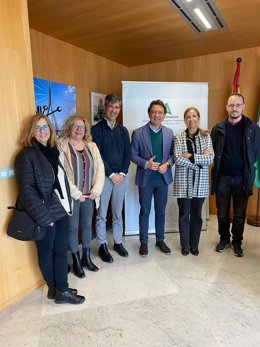 El delegado territorial de Empleo, Empresa y Trabajo Autónomo de la Junta en Cádiz, Daniel Sánchez Román, en una reunión con los responsables de Feproami