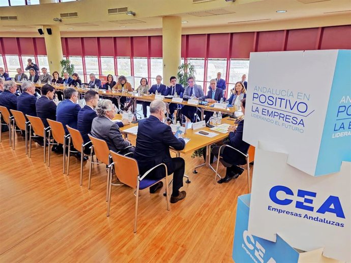 Reunión de trabajo de la CEA con la consejera de Fomento, Articulación del Territorio y Vivienda, Rocío Díaz.