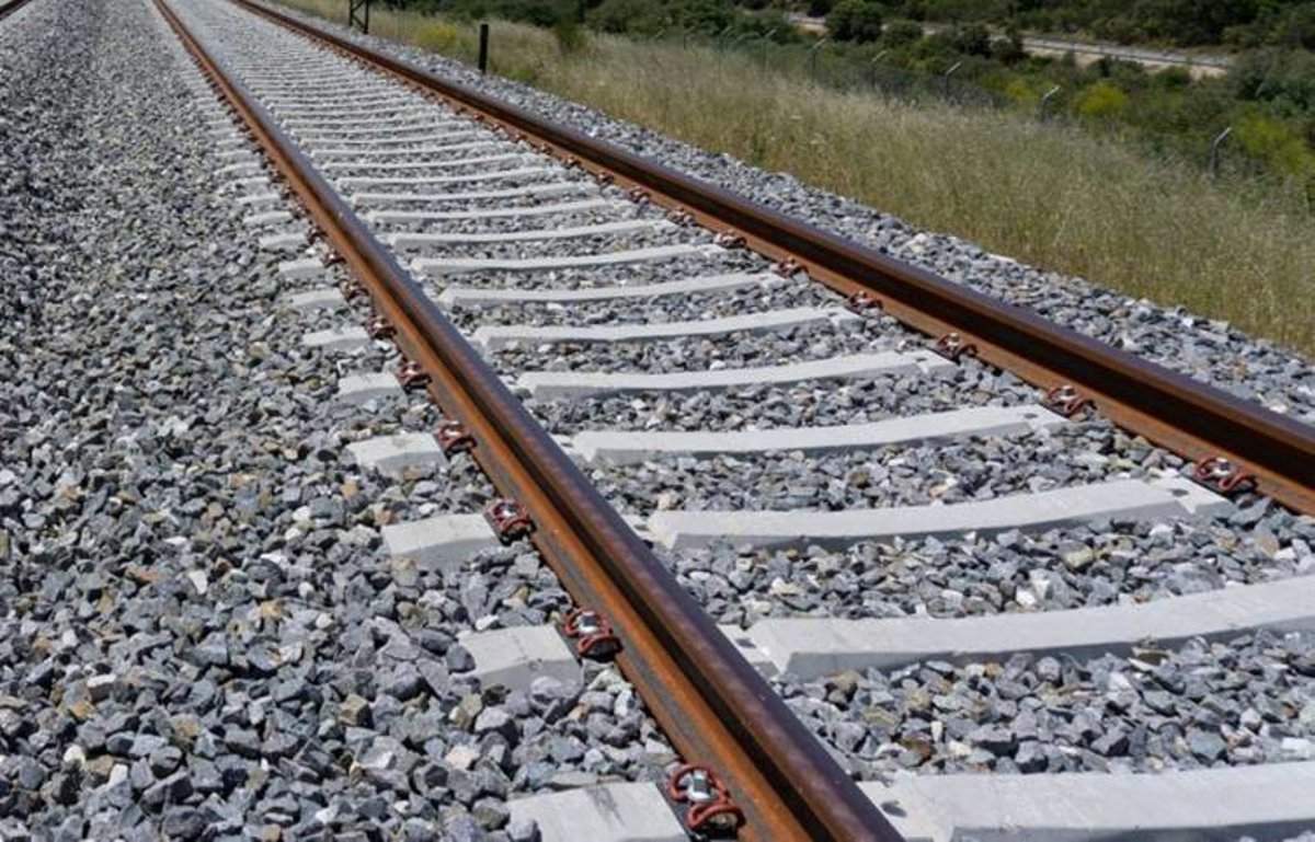 Transportes licitará por 27 millones de euros el suministro de balasto del AVE Murcia-Almería