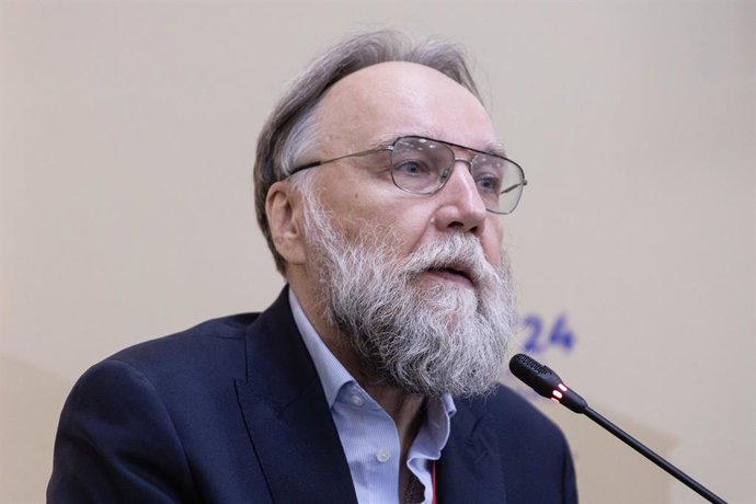 Archivo - 6 de junho de 2024, São Petersburgo, Rússia: O filósofo e líder do movimento Eurasia, Alexander Dugin, fala durante a sessão "Filosofia e geopolítica de um mundo multipolar" no segundo dia do Fórum Econômico Internacional de São Petersburgo.