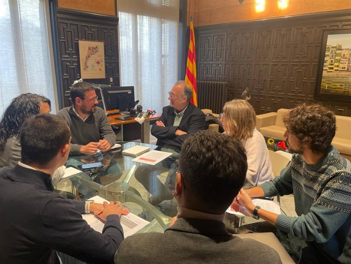 El alcalde de Girona, Lluc Salellas, y el presidente de Òmnium Cultural, Xavier Antich, durante una reunión
