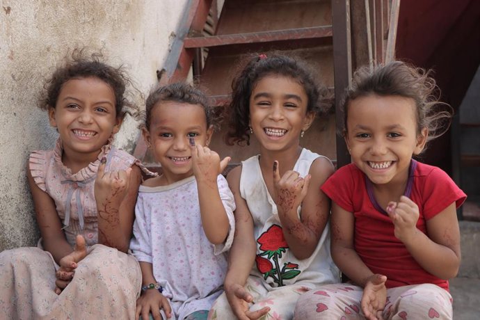 Photos from the activities of the polio vaccination campaign in 12 Yemeni governorates, targeting nearly 2.5 million children aged 10 and below.