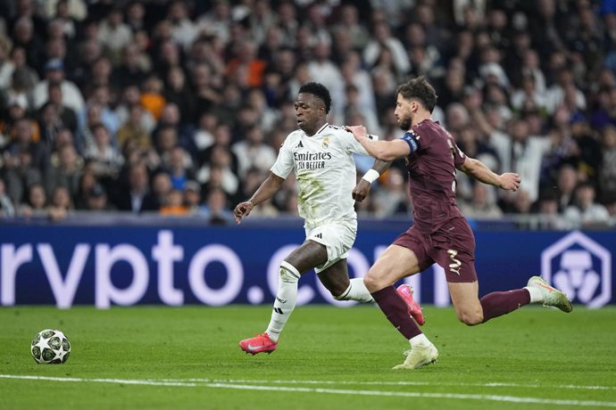 Archivo - Vinicius Junior of Real Madrid and Ruben Dias of Manchester City in action during the UEFA Champions League 2024/25 League Knockout Play-off second leg match between Real Madrid CF and Manchester City, at Santiago Bernabeu stadium on February 19