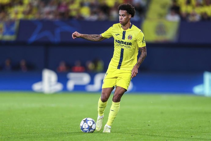 Archivo - Tajon Buchanan of Villarreal CF in action during the UEFA Champions League 2025/26 League Phase MD3 match between Villarreal CF and Manchester City at Estadio de la Ceramica on October 21, 2025 in Villarreal, Spain.
