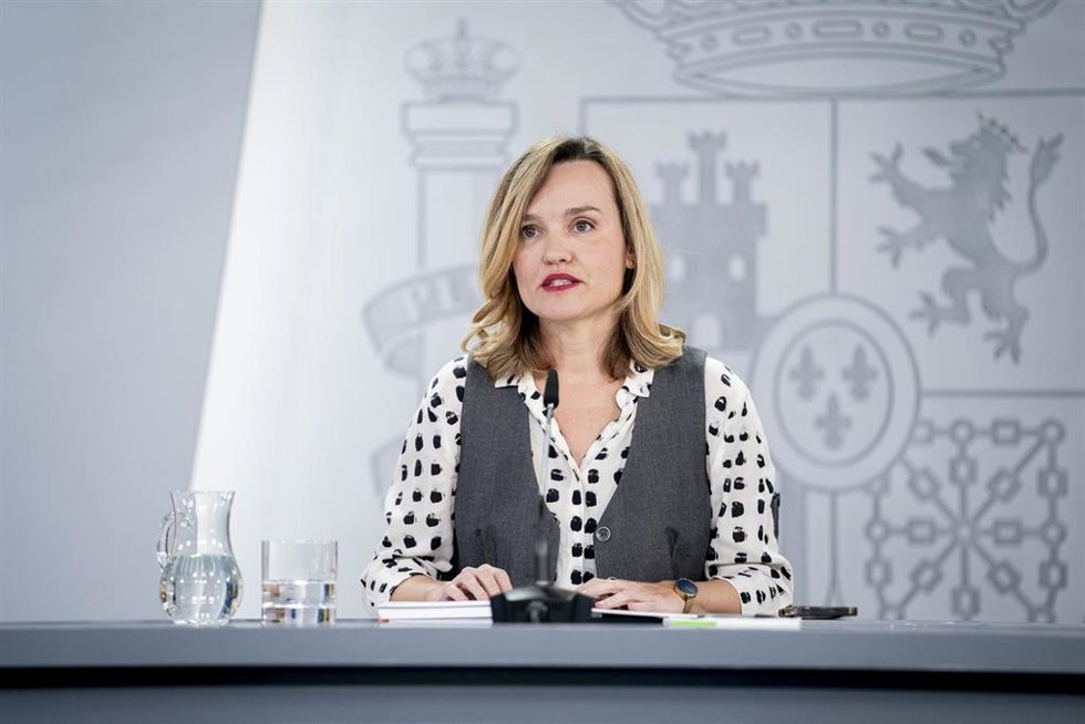 La ministra de Educación, Formación Profesional y Deportes y portavoz del Gobierno, Pilar Alegría, durante una rueda de prensa tras la reunión del Consejo de Ministros, en el Palacio de la Moncloa, a 9 de diciembre de 2025, en Madrid (España).