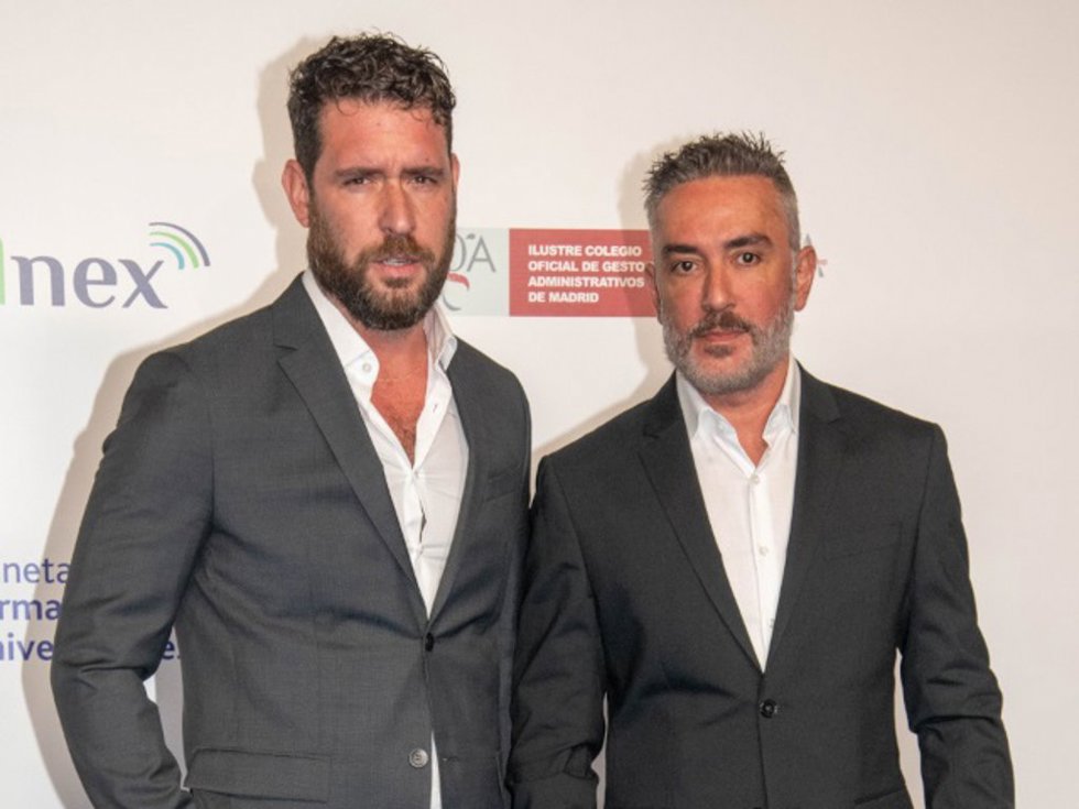 Kiko Hernández y Fran Antón asisten al acto que conmemora el XXV aniversario del diario La Razón, a 21 de noviembre de 2023, en Madrid