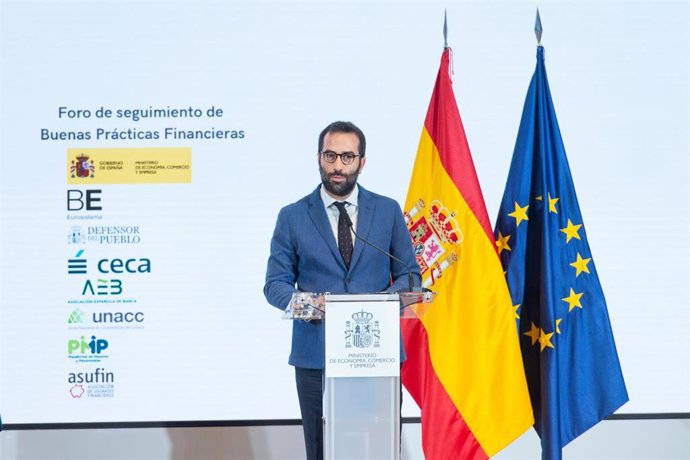 Archivo - El ministro de Economía, Comercio y Empresa, Carlos Cuerpo, ofrece una rueda de prensa, en la sede del Ministerio, a 15 de julio de 2024, en Madrid (España).
