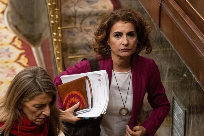 La vicepresidenta primera y ministra de Hacienda, María Jesús Montero, una sesión plenaria, en el Congreso de los Diputados, a 27 de noviembre de 2025, en Madrid (España).