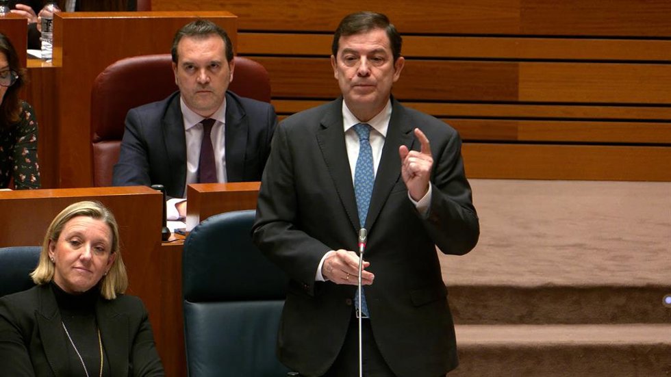 Mañueco rechaza el "cúmulo de mentiras" de la oposición