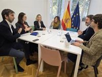 Juventud e Infancia traslada a Meta su "preocupación" por el impacto de los "patrones adictivos" en los niños