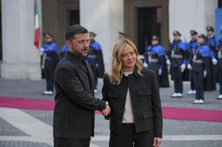 El presidente ucraniano, Volodimir Zelenski, y la primera ministra de Italia, Giorgia Meloni.
