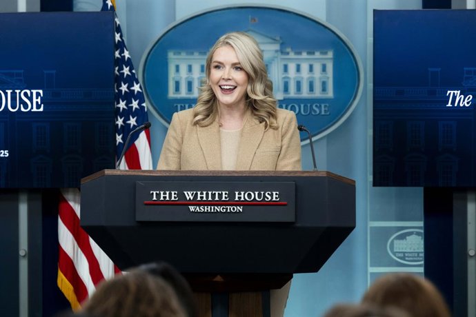 1º de dezembro de 2025, Washington, Distrito de Columbia, EUA: A secretária de imprensa da Casa Branca, KAROLINE LEAVITT, falando em uma coletiva de imprensa na Sala de Imprensa da Casa Branca em Washington, D.C.