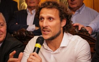 Archivo - Diego Forlán, nuevo entrenador del Club Atlético Peñarol.