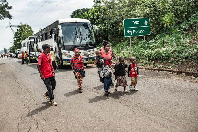 Personas desplazadas de RDC en la localidad ruandesa de Bugarama