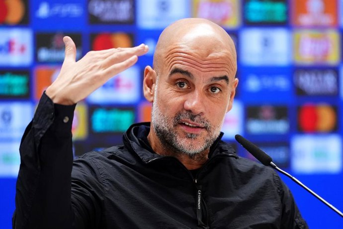 09 de dezembro de 2025, Espanha, Madri: O técnico do Manchester City, Pep Guardiola, fala durante uma coletiva de imprensa antes da partida de futebol da Liga dos Campeões da UEFA, na quarta-feira, entre Real Madrid e Manchester City. Foto: Mike Egerton/P