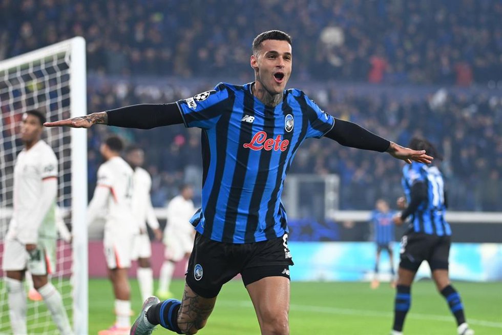 09 December 2025, Italy, Bergamo: Atalanta's Gianluca Scamacca celebrates scoring his side's first goal during the UEFA Champions League soccer match between Atalanta BC and Chelsea at the New Balance Arena. Photo: Gianluca Ricci/LiveMedia-IPA/ZUMA Pres