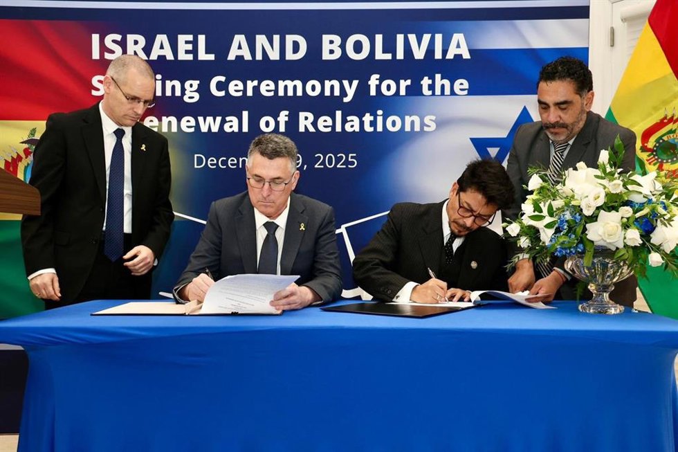 Los ministros de Exteriores de Israel y Bolivia, Gideon Saar (Izq) y Fernando Aramayo (Dcha) en Washington
