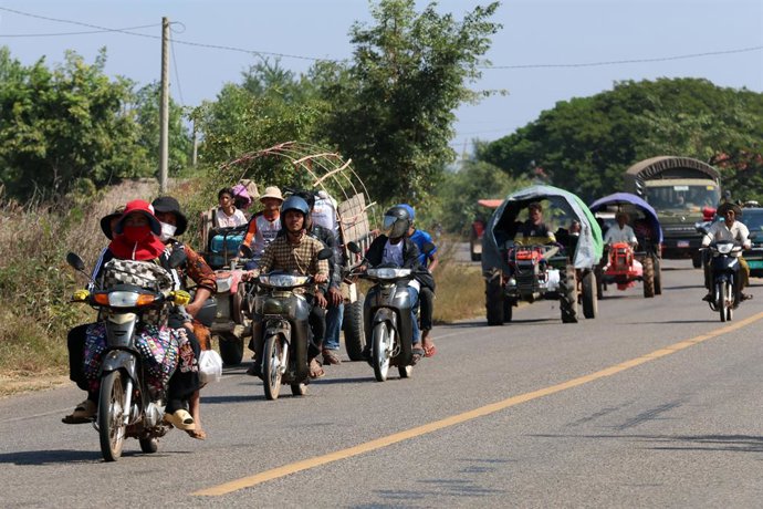 SIEM REAP, Dec. 9, 2025  -- Cambodian villagers flee their homes near the Cambodia-Thailand border for a safe shelter in Siem Reap province, Cambodia, on Dec. 9, 2025. Cambodian Senate President Samdech Techo Hun Sen said on Tuesday that Cambodian soldier