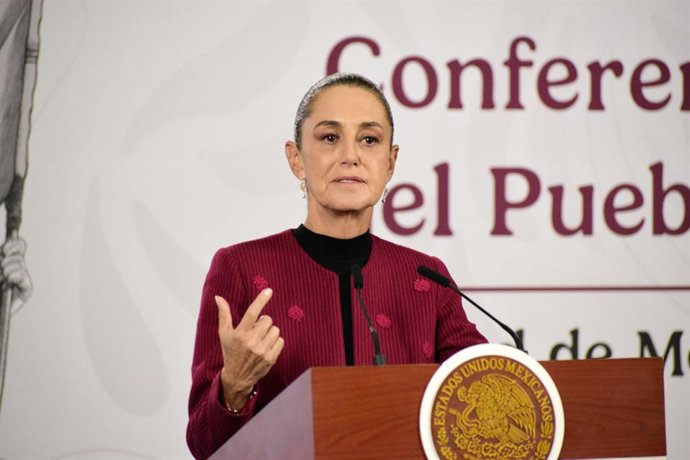 A presidente do México, Claudia Sheinbaum Pardo, fala durante o relatório mensal de segurança em uma coletiva de imprensa no Palácio Nacional, em 9 de dezembro de 2025, na Cidade do México, México.