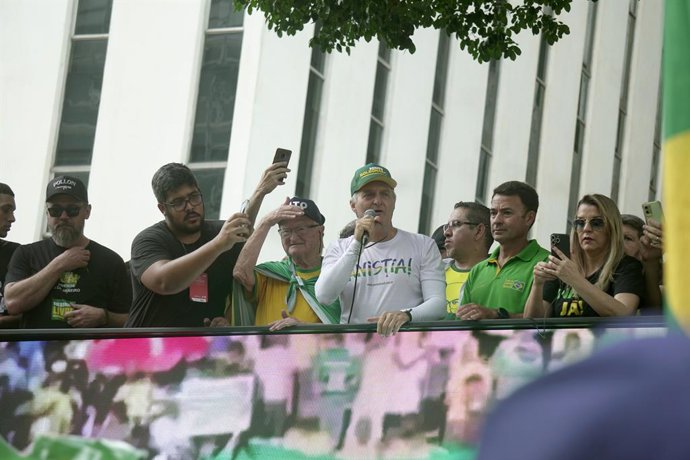 7 de dezembro de 2025, São Paulo, Sp, Brasil: Apoiadores do ex-presidente Jair Bolsonaro protestam contra sua prisão em São Paulo, em 07 de dezembro de 2025. Os advogados do ex-presidente do Brasil, Jair Bolsonaro, entraram com um novo recurso em 28 de no