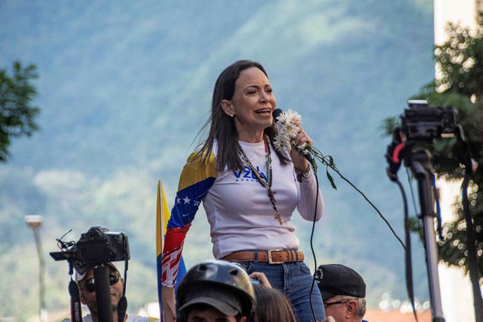 Archivo - Arquivo - 9 de janeiro de 2025, Caracas, Miranda, Venezuela: A líder da oposição, Maria Corina Machado, aparece no comício da oposição convocado por ela, nas ruas de Caracas... Marchas e comícios do governo e da oposição antes da posse do presid