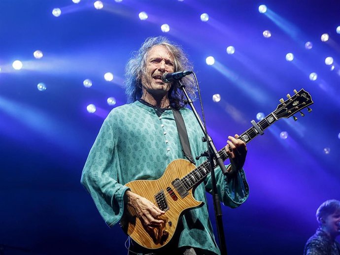 Archivo - El cantante Roberto Iniesta, 'Robe'