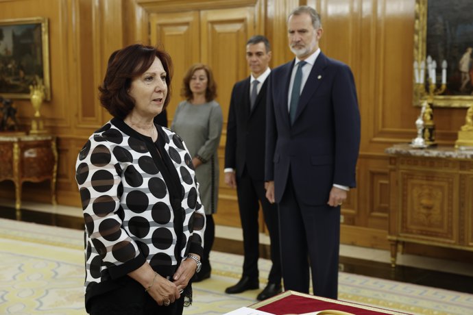 La nueva fiscal general del Estado, Teresa Peramato, promete su cargo ante el Rey Felipe VI, en el Palacio de la Zarzuela, a 10 de diciembre de 2025, en Madrid (España).