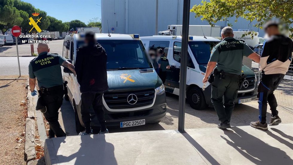 Detención de varios de los integrantes de una organización criminal responsable de 22 robos en camiones en Guadalajara, Madrid y Toledo.