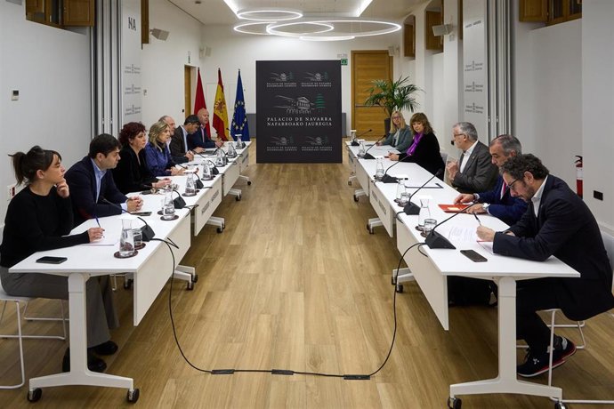 Reunión de la representación navarra de la Junta de Transferencias celebrada en el Palacio Foral.
