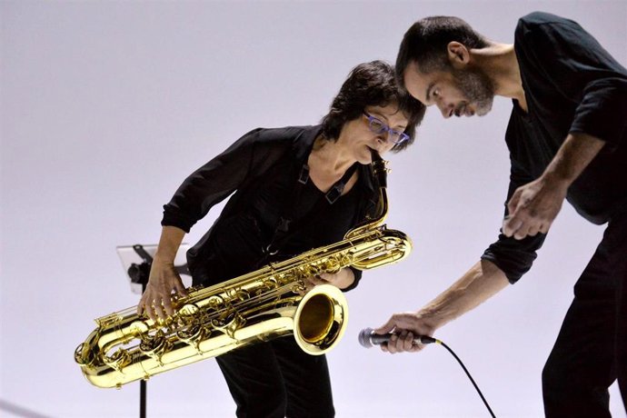 La saxofonista Marie-Bernadette Charrier