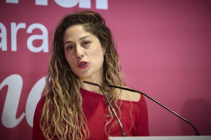 A coordenadora geral da Sumar, Lara Hernández, durante a conferência política da Sumar, no Colegio Oficial de Aparejadores y Arquitectos Técnicos de Madrid, em 22 de novembro de 2025, em Madri (Espanha). Essa conferência política tem como objetivo
