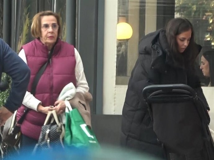 Anabel Pantoja, con su madre Merchi Bernal y su hija Alma