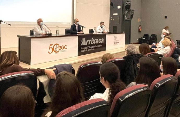 El consejero de Salud inauguró el ciclo de conferencias con motivo del 50 aniversario  del Servicio regional de Inmunología del hospital Virgen de la Arrixaca