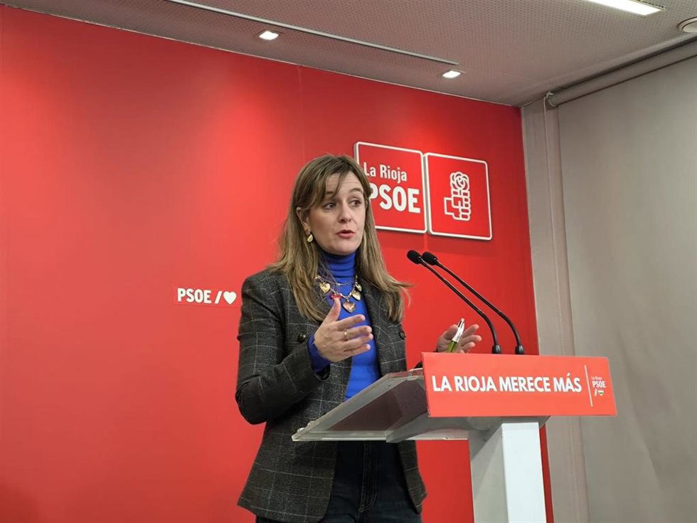 La portavoz adjunta del Grupo Parlamentario Socialista, Sara Orradre, en comparecencia de prensa