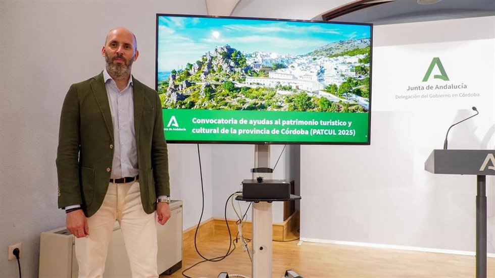 Archivo - Eduardo Lucena, en la presentación de la convocatoria de ayudas dentro del programa Patrimonio Turístico Cultural de Andalucía (Patcul), en imagen de archivo.