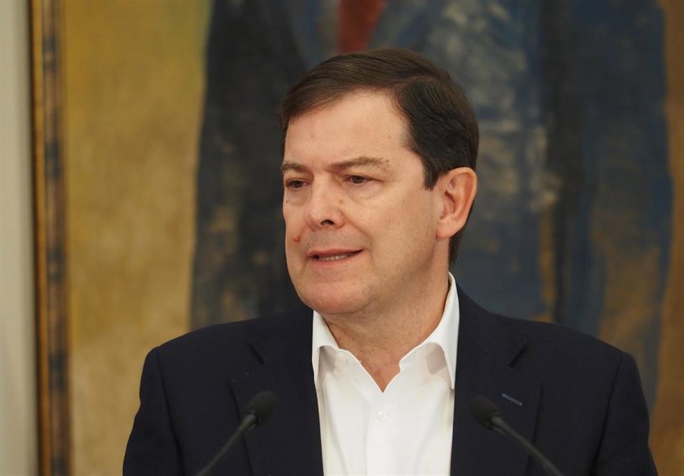 Archivo - El presidente de la Junta de Castilla y León, Alfonso Fernández Mañueco, en una rueda de prensa.