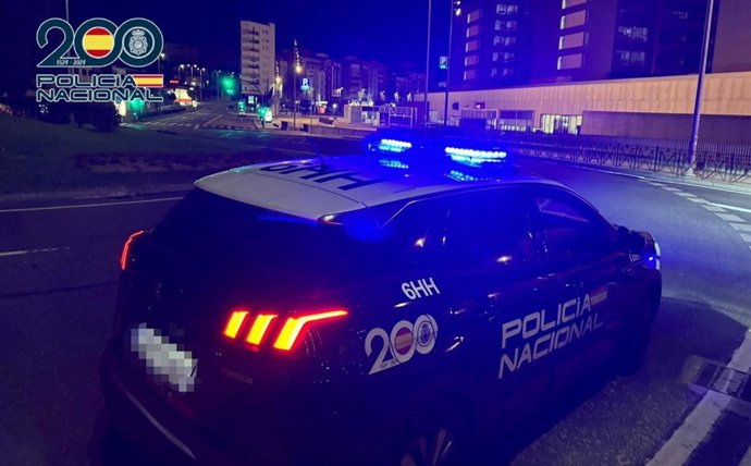 Archivo - Vehículo policial junto al Hospital Marqués de Valdecilla