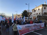 Foto: La CIG se moviliza desde el Parlamento "de cartón" contra los presupuestos "lesivos" de la Xunta