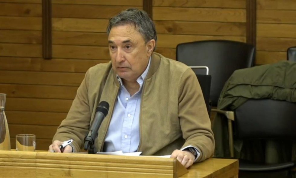 Presidente de Cohousing El Llar, Amalio Espinosa Barrios, durante su intervención en el Pleno Municipal de Gijón.