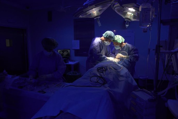 Archivo - Quirófano del Hospital Valdecilla