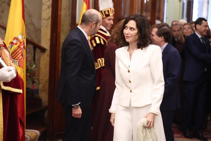 El presidente del Senado, Pedro Rollán, y la presidenta del Congreso, Francina Armengol, saludan a la presidenta de la Comunidad de Madrid, Isabel Díaz Ayuso, durante el acto institucional por el Día de la Constitución,