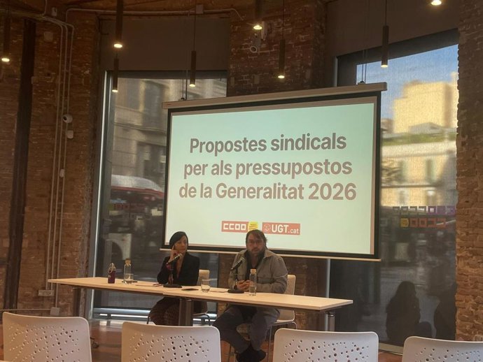 Los secretarios generales de CC.OO. y  UGT en Catalunya, Belén López Sánchez y Camil Ros, este miércoles en una rueda de prensa en Barcelona.