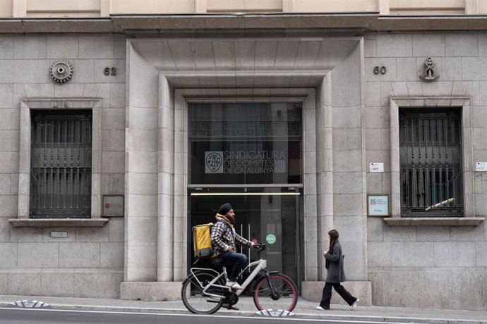 Archivo - Repartidor de Glovo